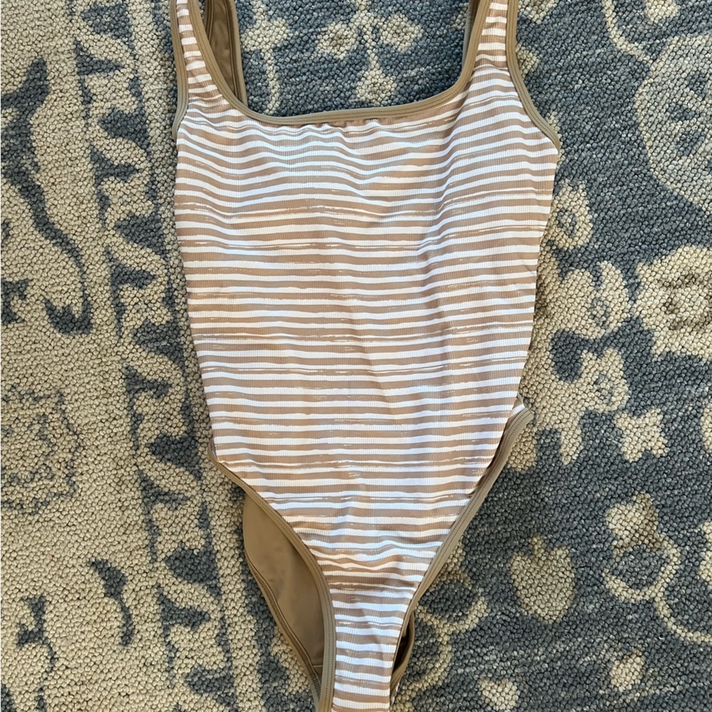 NWT Lainsnow swim